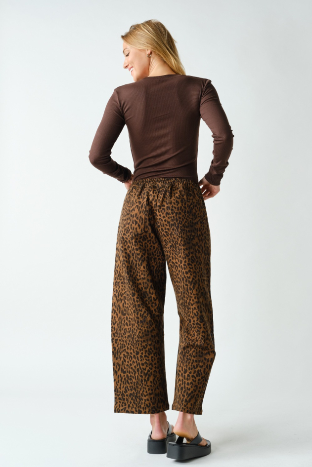 Essential Long-Sleeved Micro-Ribbed Athleisure Top(KT11682)