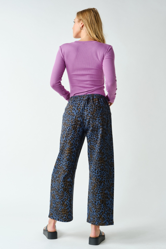 Essential Long-Sleeved Micro-Ribbed Athleisure Top(KT11682)